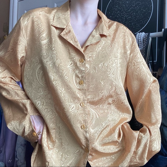 ✨SOLD!✨ vintage gold blouse - Picture 2 of 10